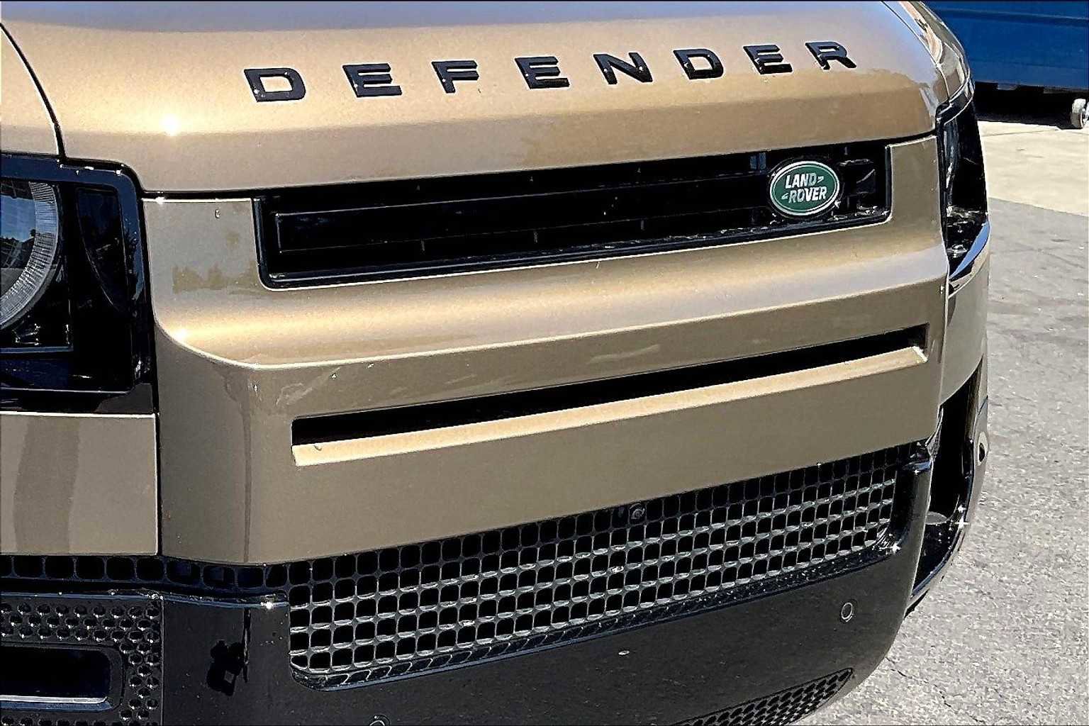 New 2025 Land Rover Defender 110 X-Dynamic SE image 34