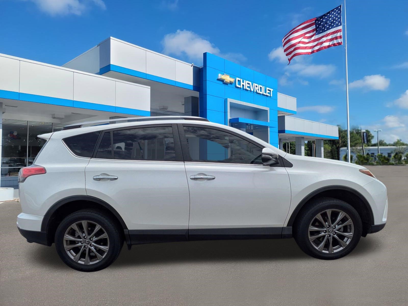 Used 2018 Toyota RAV4 Limited FWD image 2