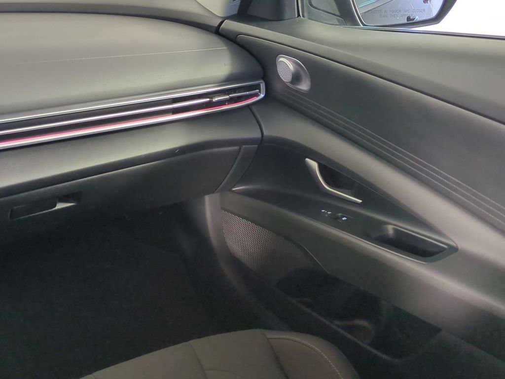 Certified 2024 Hyundai Elantra SEL image 18