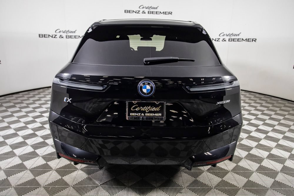 Used 2024 BMW iX xDrive50 w/ Sport Package AWD/4WD image 5