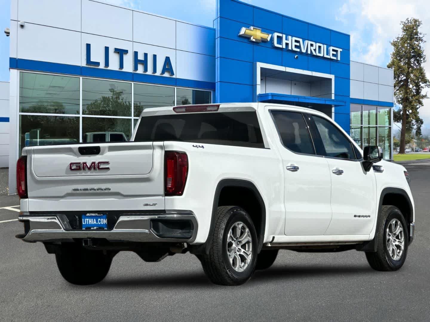 Used 2024 GMC Sierra 1500 SLT AWD/4WD image 2