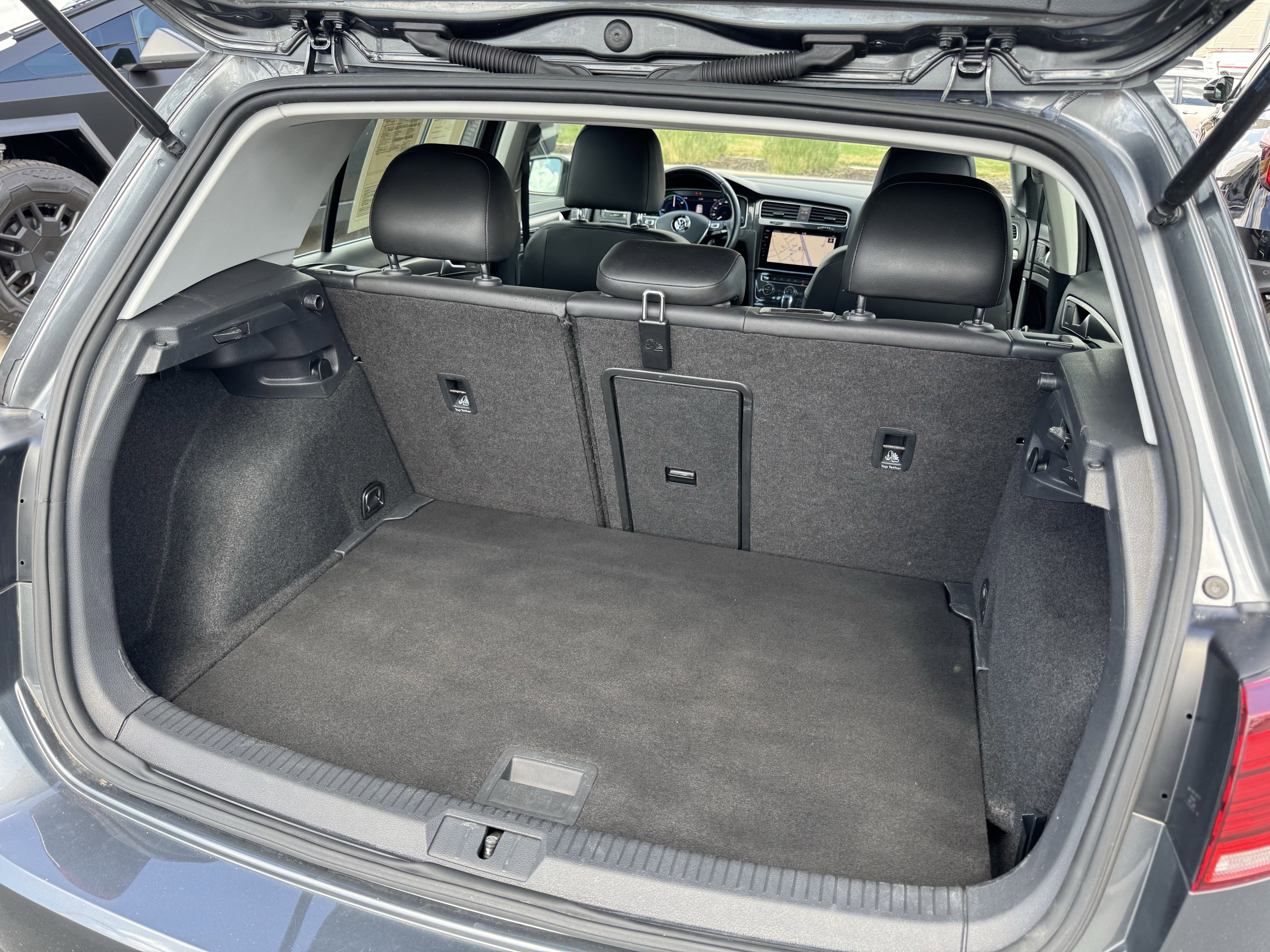 Used 2019 Volkswagen e-Golf SEL Premium image 35