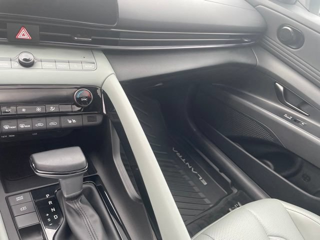 Used 2025 Hyundai Elantra Limited FWD image 25