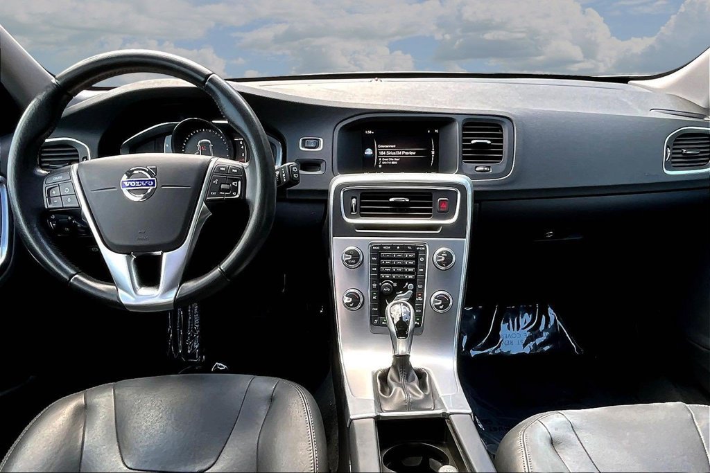 Used 2017 Volvo V60 T5 Premier w/ Convenience Package FWD image 9