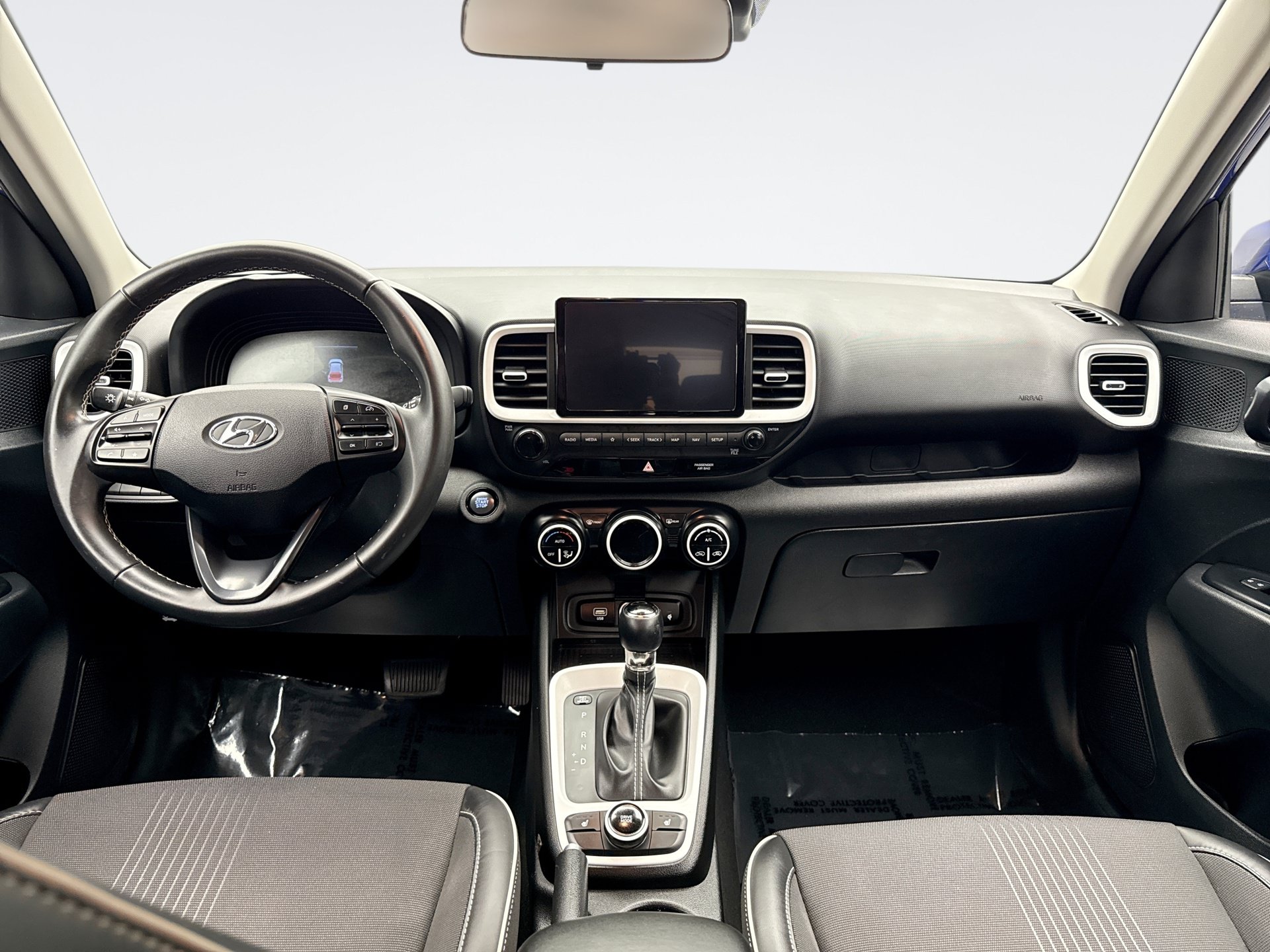 Used 2024 Hyundai Venue Limited FWD image 14