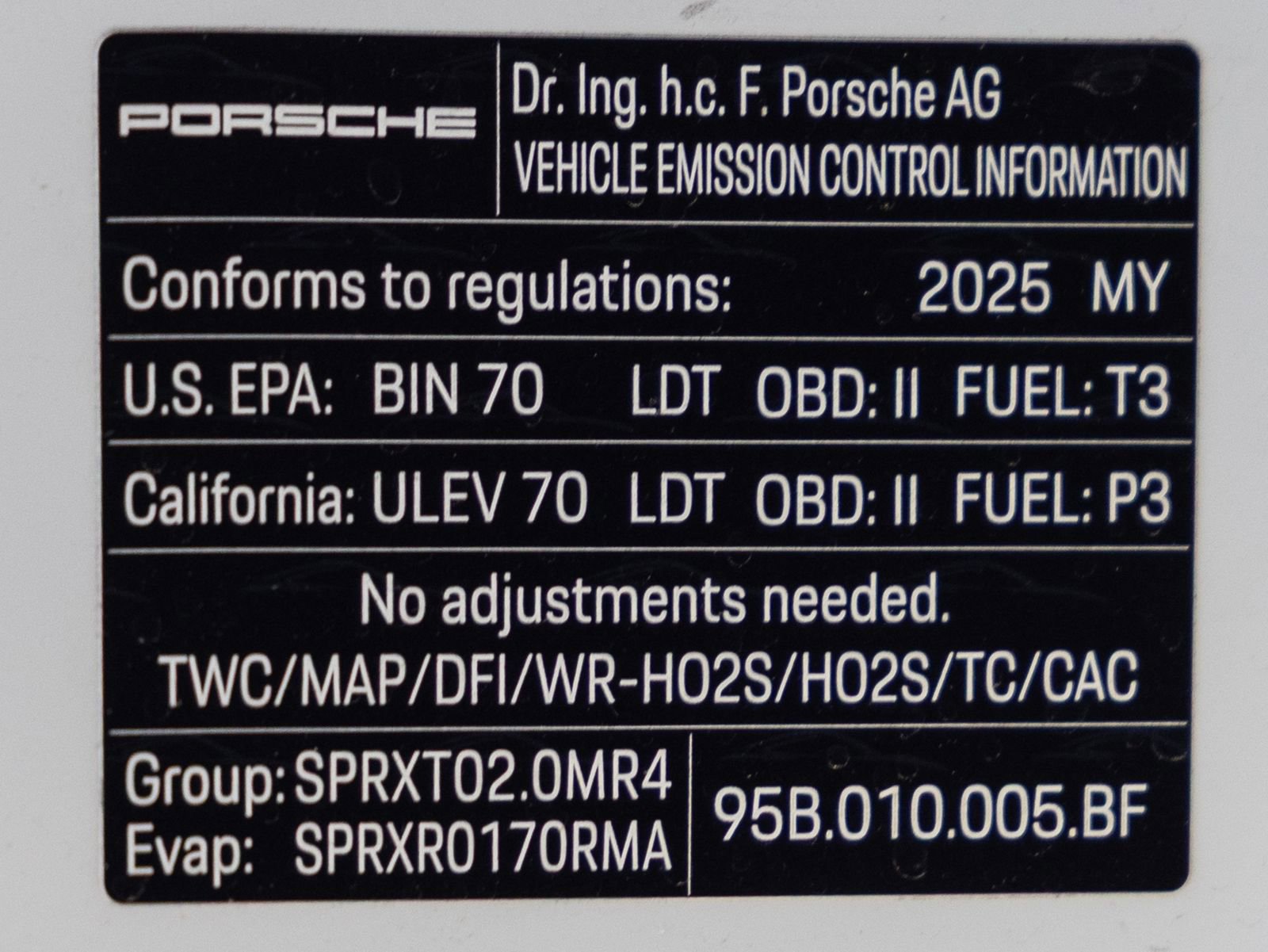 Certified 2025 Porsche Macan AWD/4WD image 38