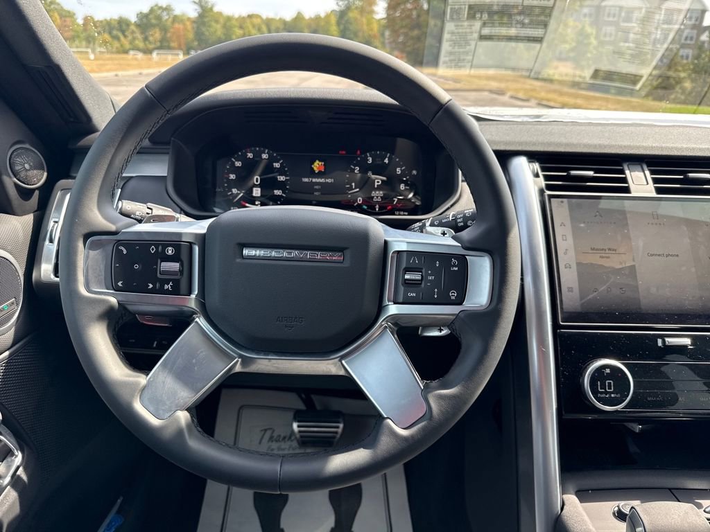 Used 2025 Land Rover Discovery Dynamic SE image 21