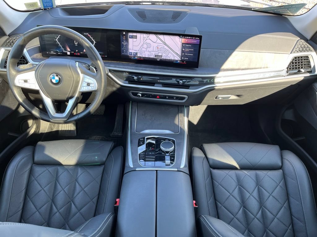 Used 2023 BMW X7 xDrive40i w/ Parking Assistance Package AWD/4WD image 3