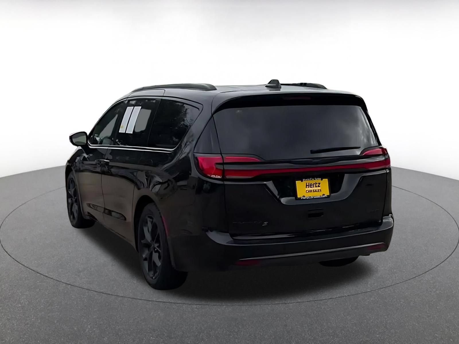 Used 2025 Chrysler Pacifica Limited FWD image 10