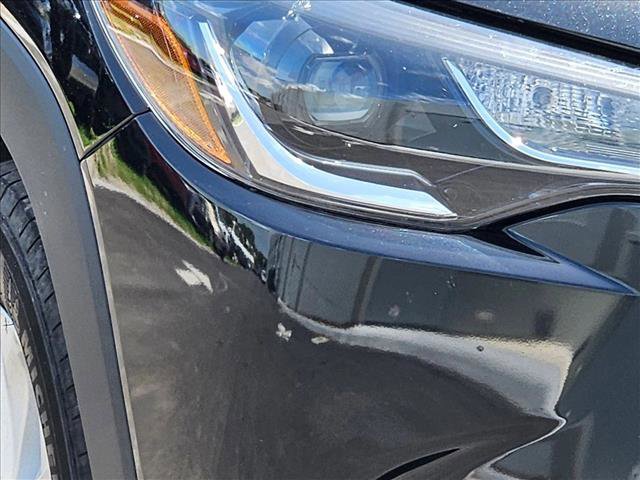 Used 2023 Toyota Corolla Cross LE w/ Moonroof Package FWD image 3