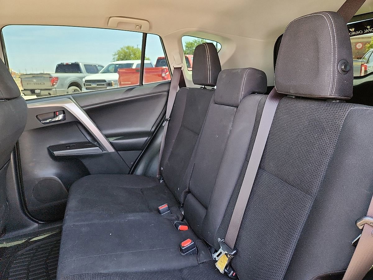 Used 2018 Toyota RAV4 XLE AWD/4WD image 5
