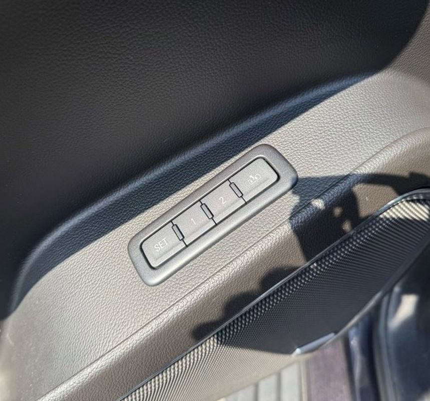 Used 2018 Chevrolet Suburban LT image 17