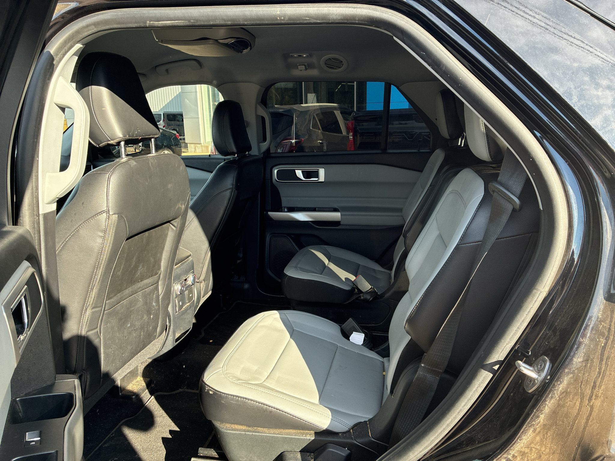 Used 2021 Ford Explorer XLT w/ Equipment Group 202A RWD image 28