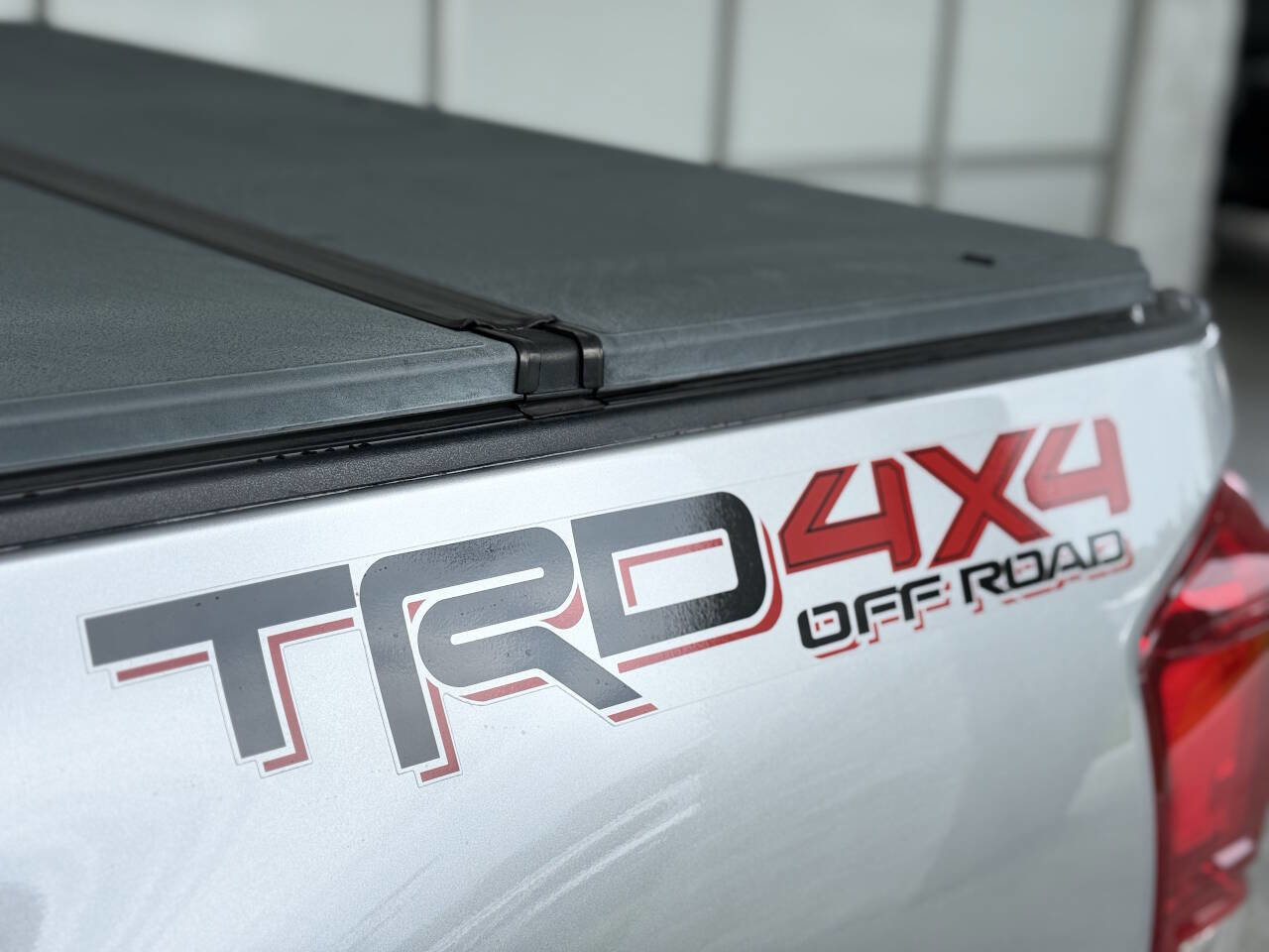 Used 2017 Toyota Tacoma TRD Off-Road w/ Tow Package (A/T) image 7