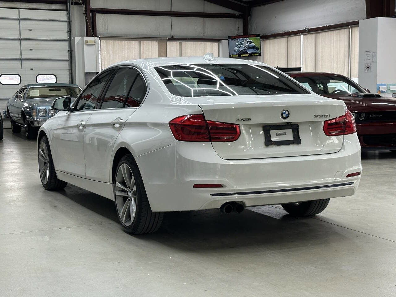 Used 2018 BMW 330i xDrive 330i xDrive AWD 4dr Sedan w/ Convenience Package image 4