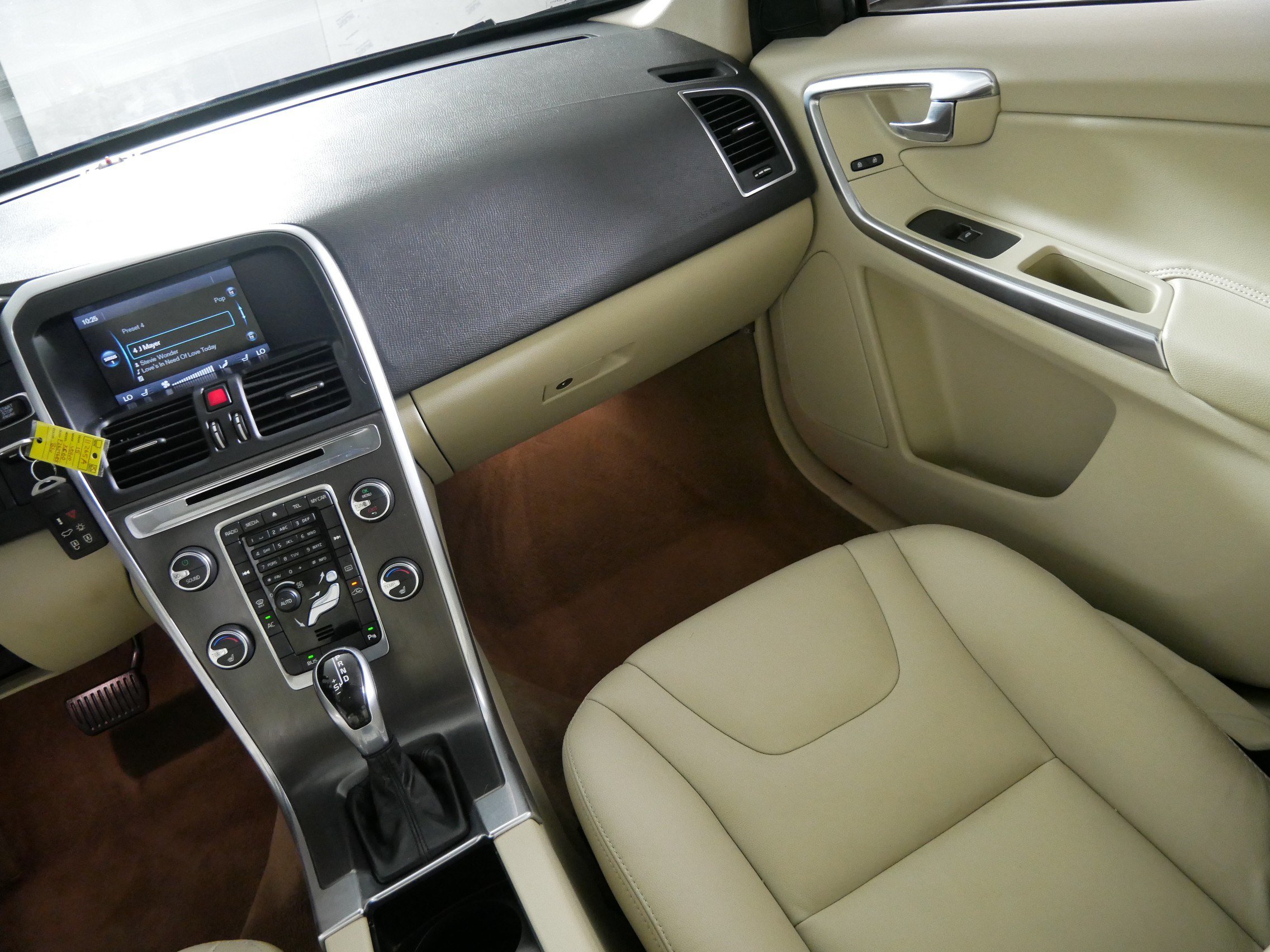 Used 2015 Volvo XC60 T6 AWD/4WD image 11