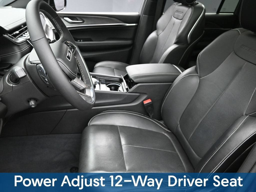 Used 2023 Jeep Grand Cherokee Overland w/ Luxury Tech Group IV AWD/4WD image 21