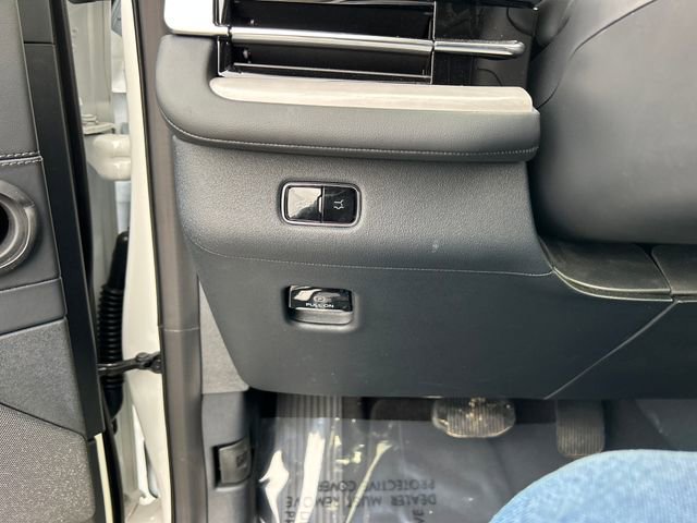 Used 2025 Lincoln Navigator Reserve AWD/4WD image 31