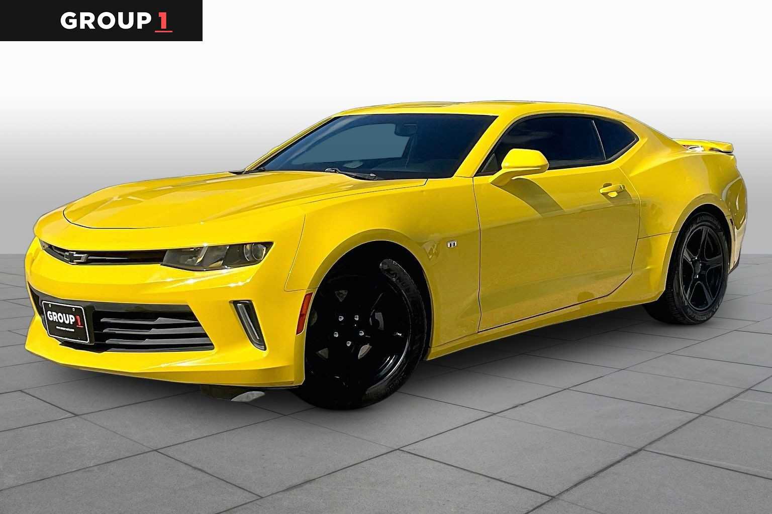 Used 2018 Chevrolet Camaro LT RWD image 1
