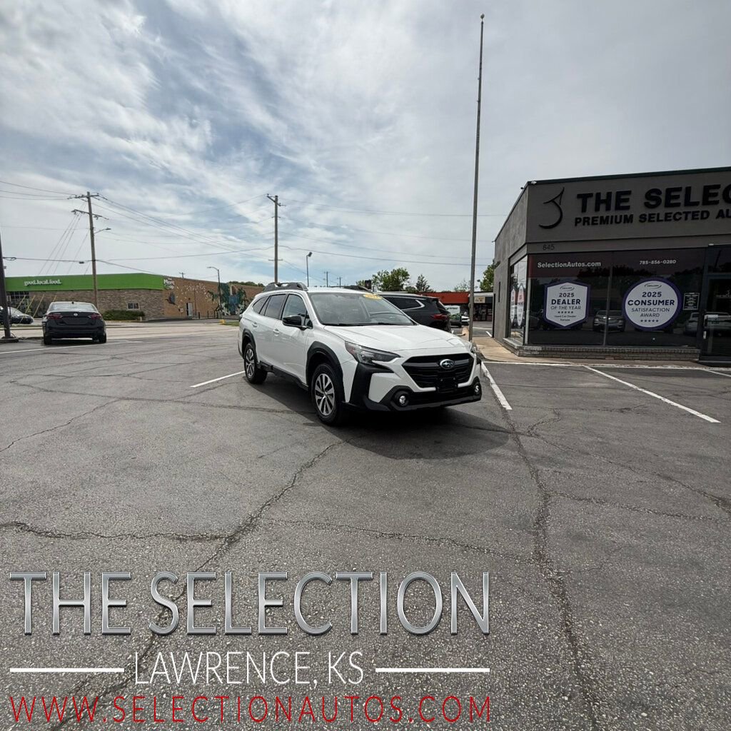Used 2023 Subaru Outback Premium AWD/4WD image 1