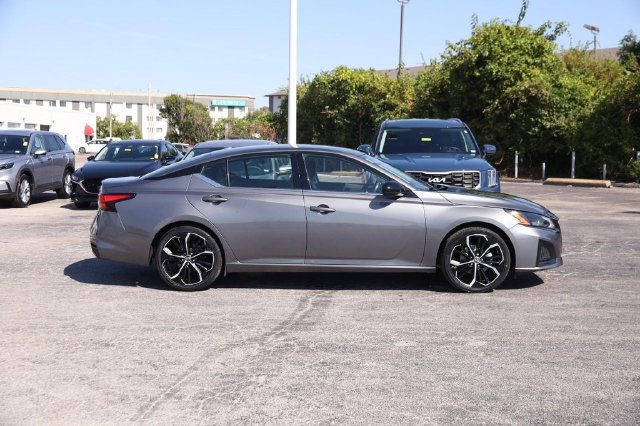 Certified 2024 Nissan Altima 2.5 SR FWD image 5