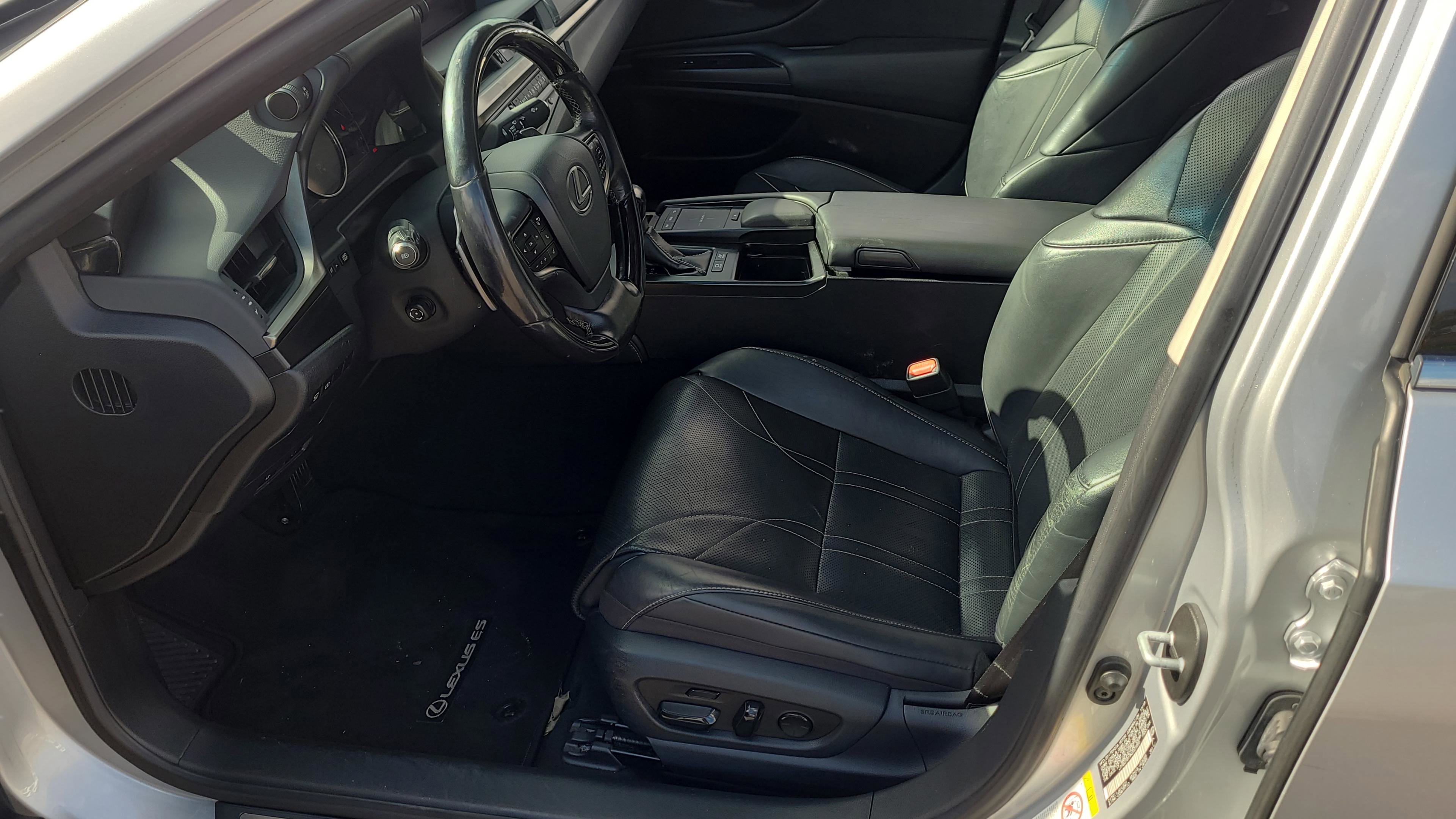 Used 2019 Lexus ES 300h w/ Accessory Package 2 image 9