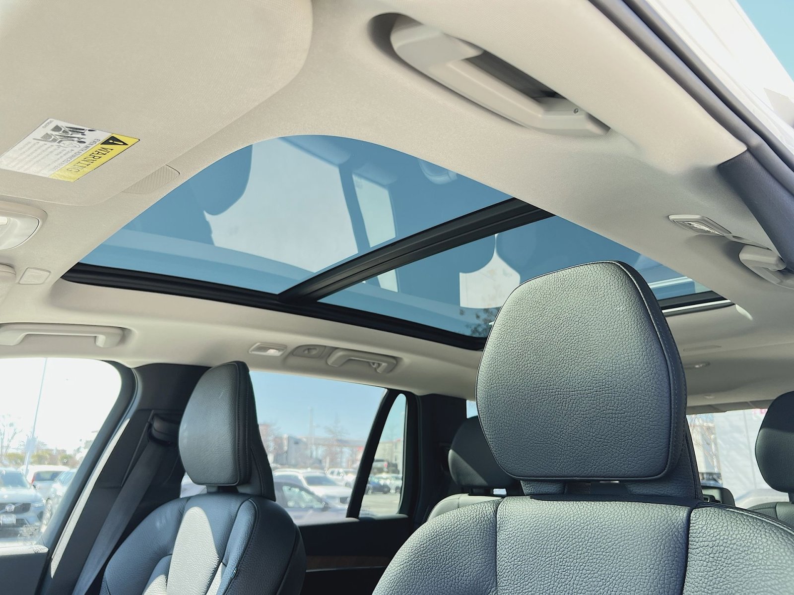 Certified 2025 Volvo XC90 B6 Plus image 24