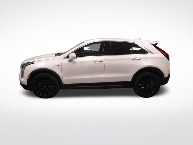 Used 2022 Cadillac XT4 Luxury w/ Cold Weather Package image 2