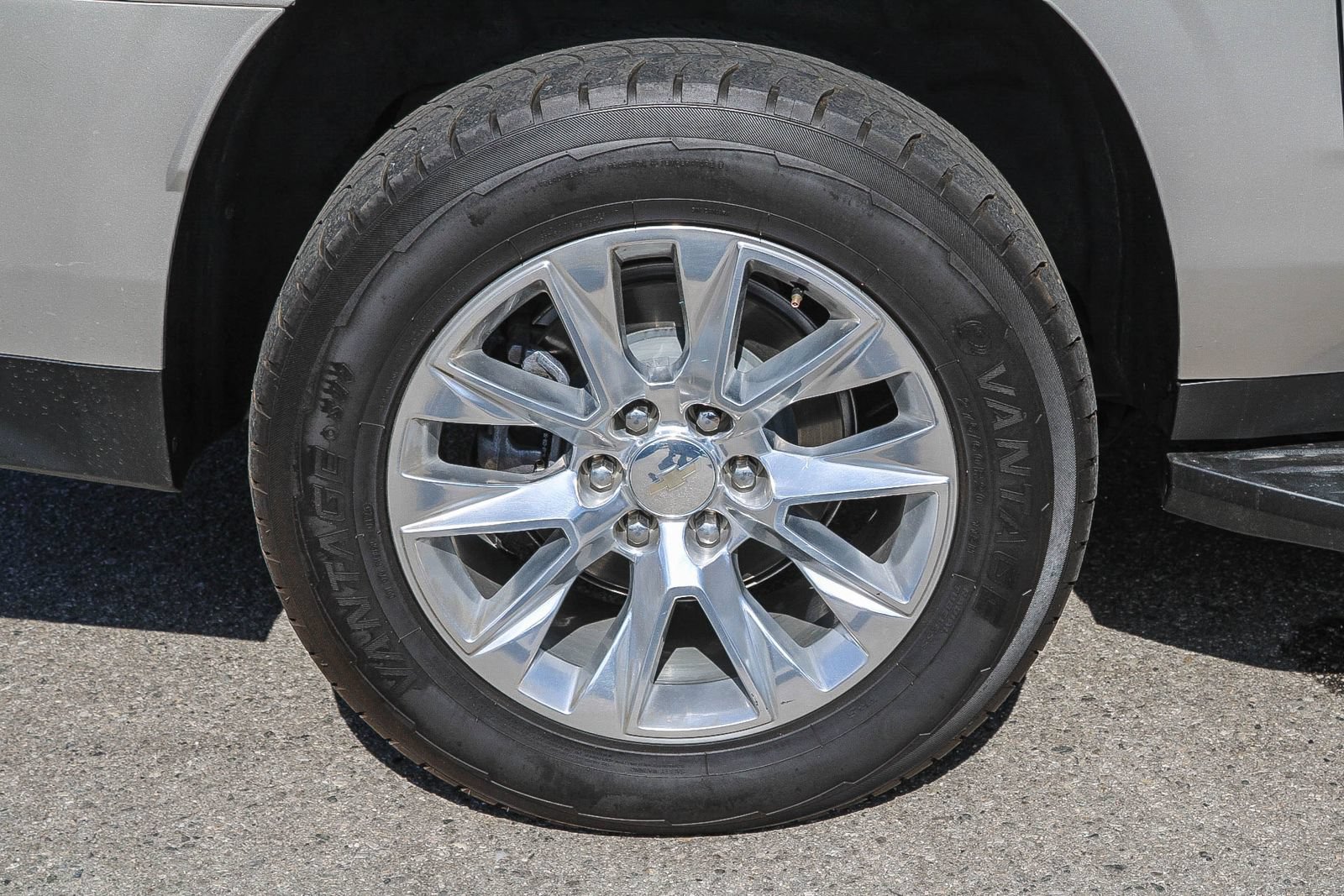 Used 2024 Chevrolet Suburban Premier RWD image 8