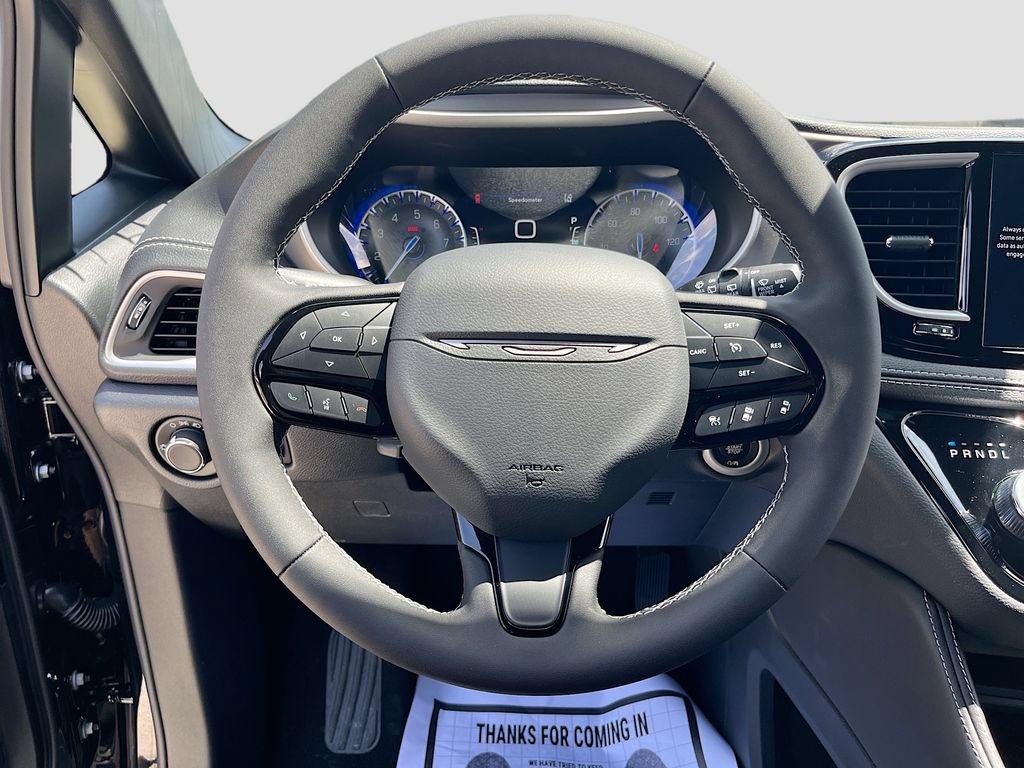 New 2027 Chrysler Pacifica Limited FWD image 11