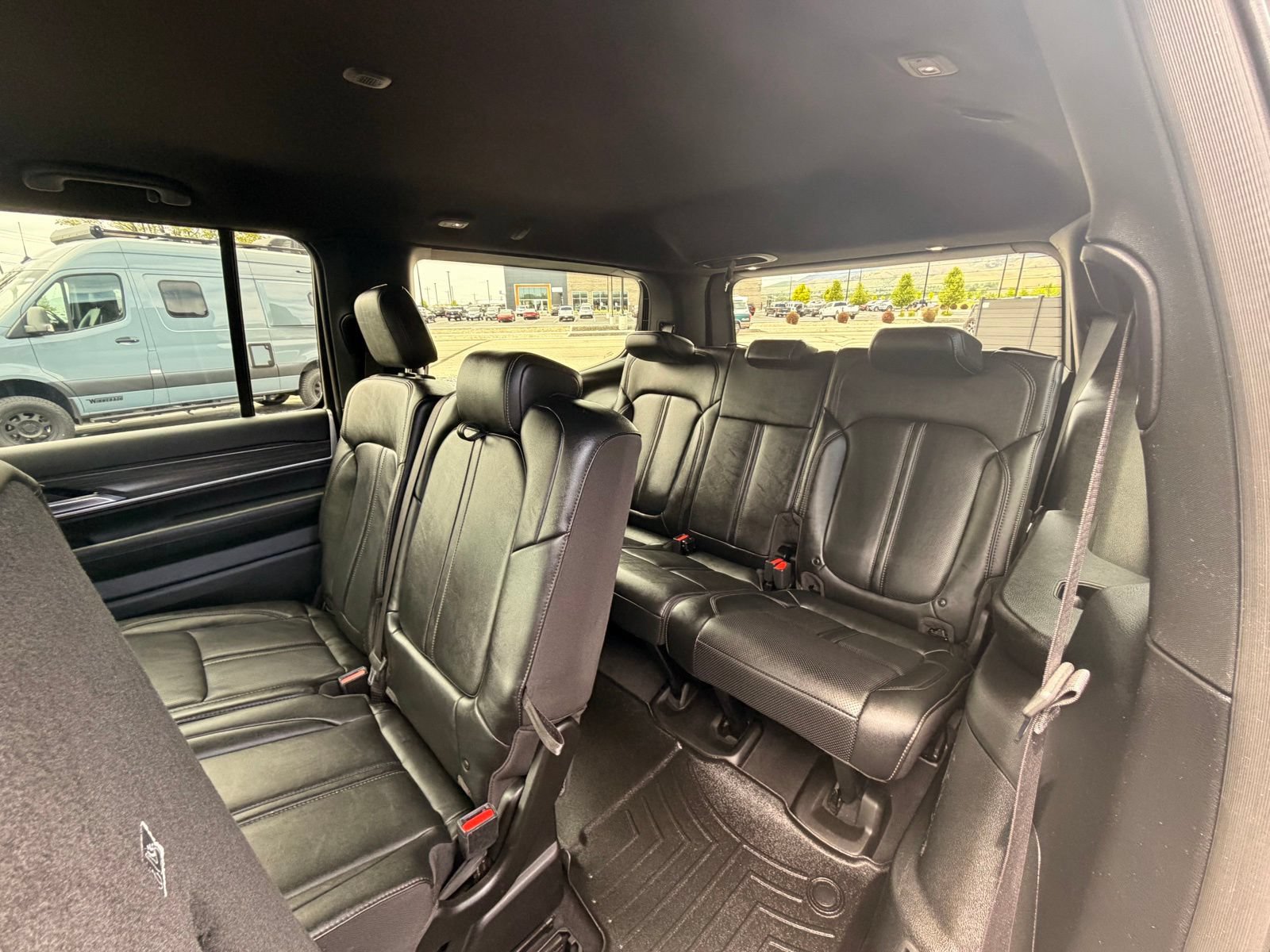 Used 2023 Jeep Wagoneer Series III w/ Preferred Equipment Group AWD/4WD image 23