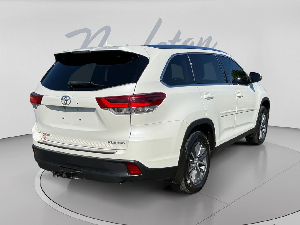 Used 2019 Toyota Highlander XLE AWD/4WD image 8