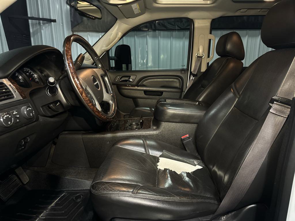 Used 2014 GMC Sierra 2500 Denali w/ Suspension Package, Off-Road image 13