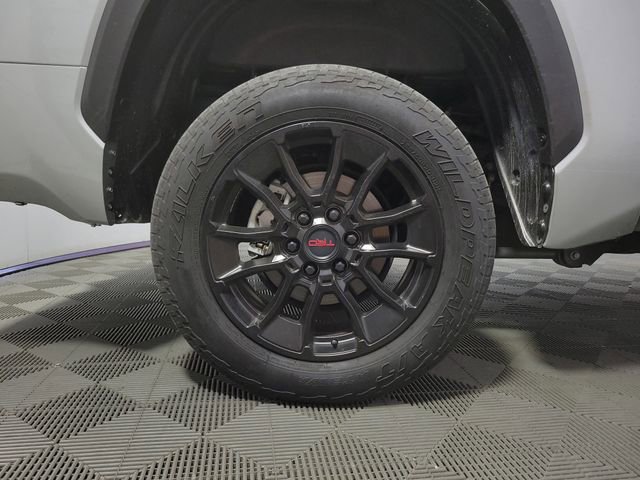 Used 2022 Toyota Tundra SR5 w/ SR5 Convenience Package AWD/4WD image 11