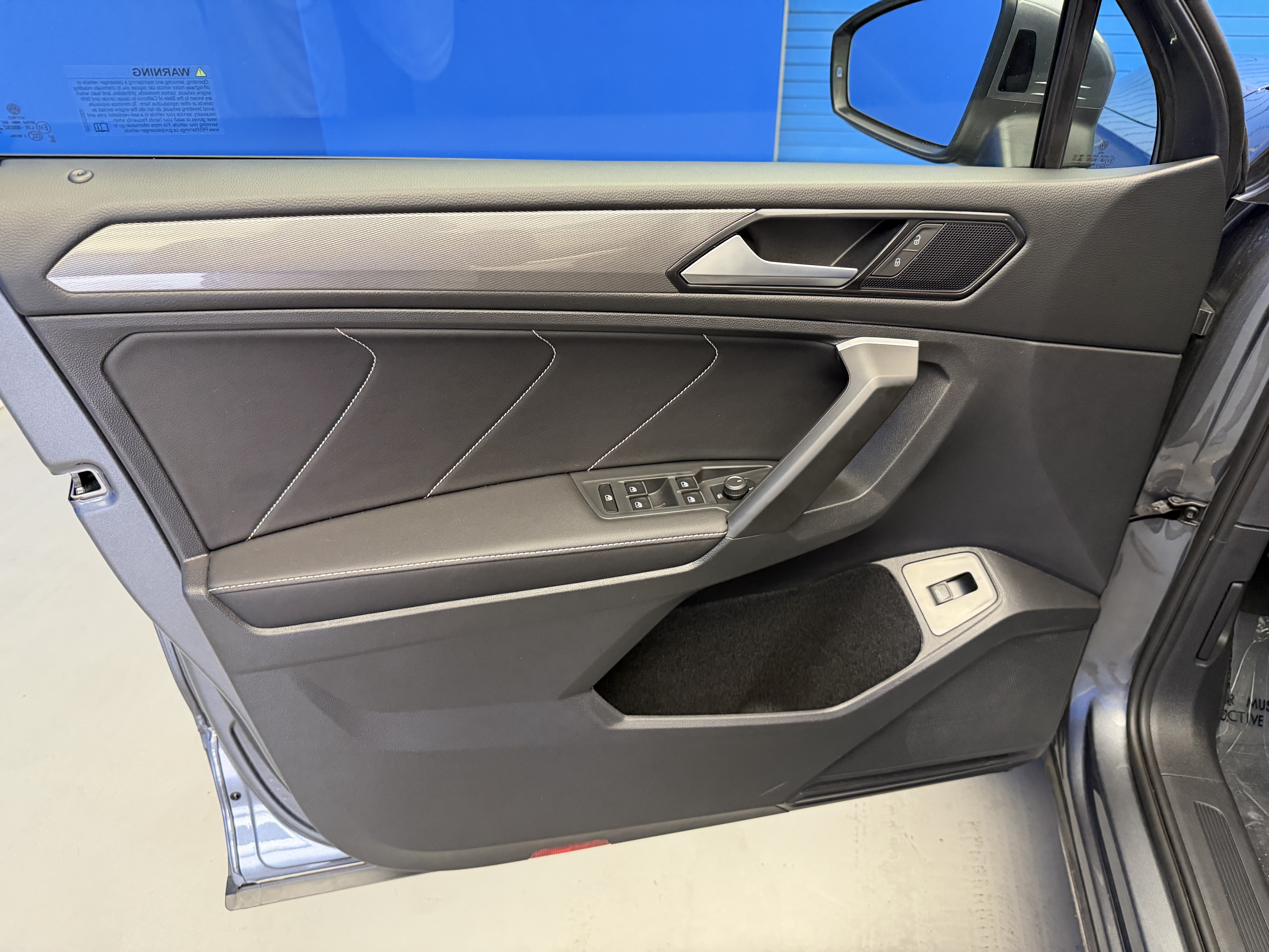 Used 2024 Volkswagen Tiguan SE AWD/4WD image 9