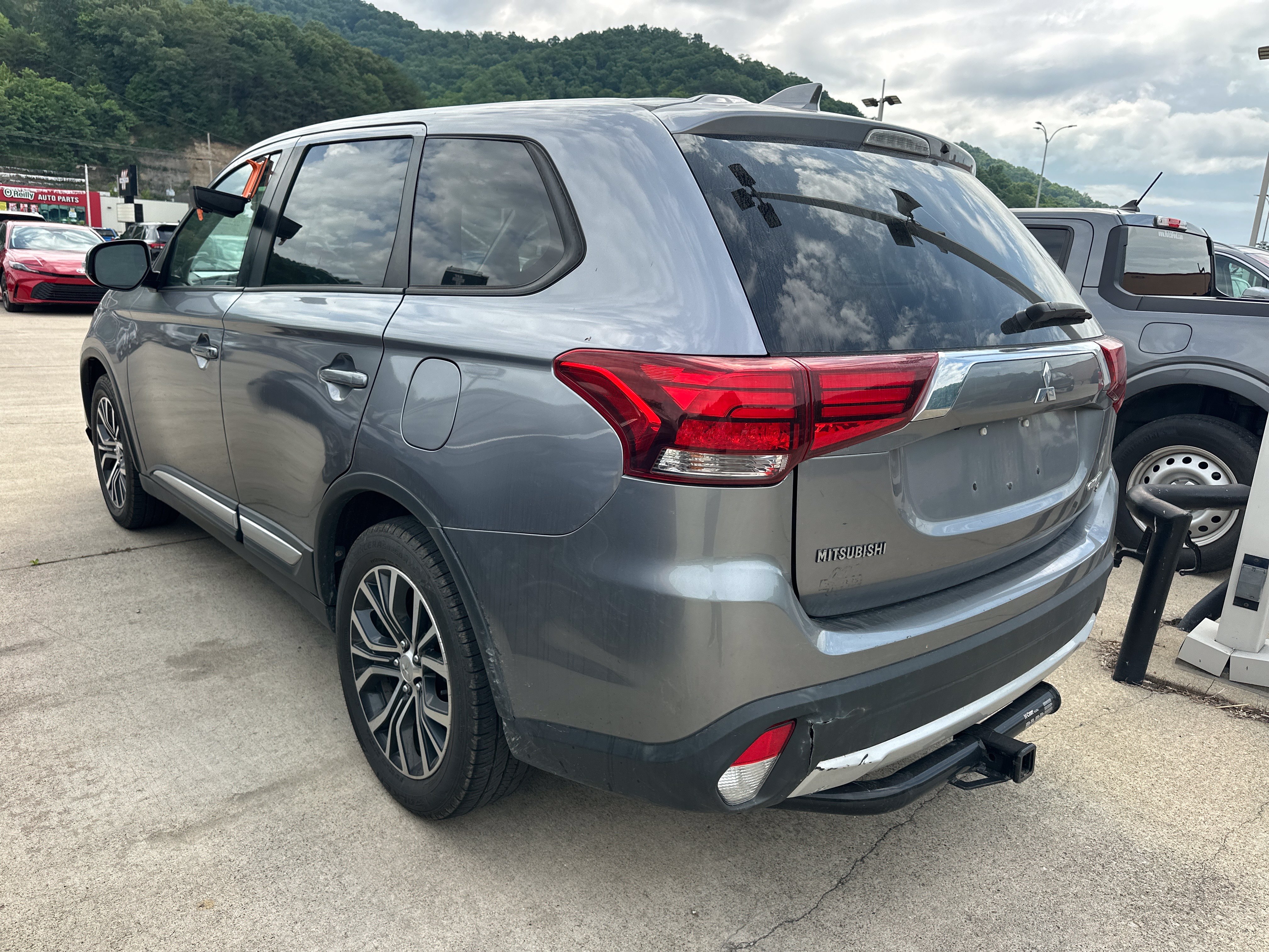 Used 2018 Mitsubishi Outlander SE AWD/4WD image 4