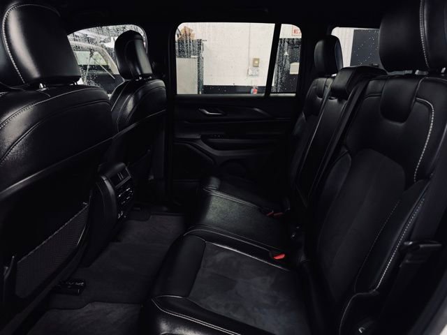 Used 2025 Jeep Grand Cherokee Altitude image 18
