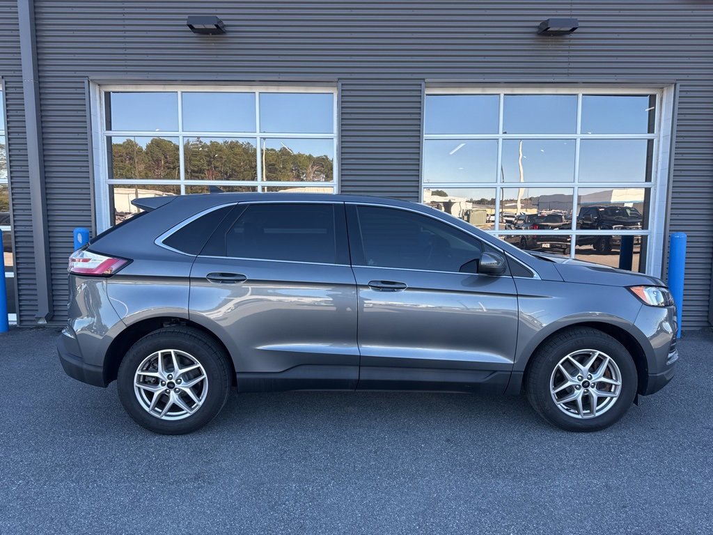 Used 2024 Ford Edge SEL image 4