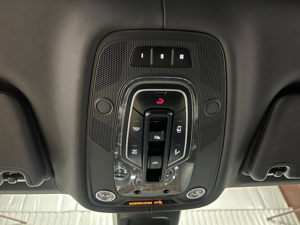 Used 2019 Bentley Bentayga image 50