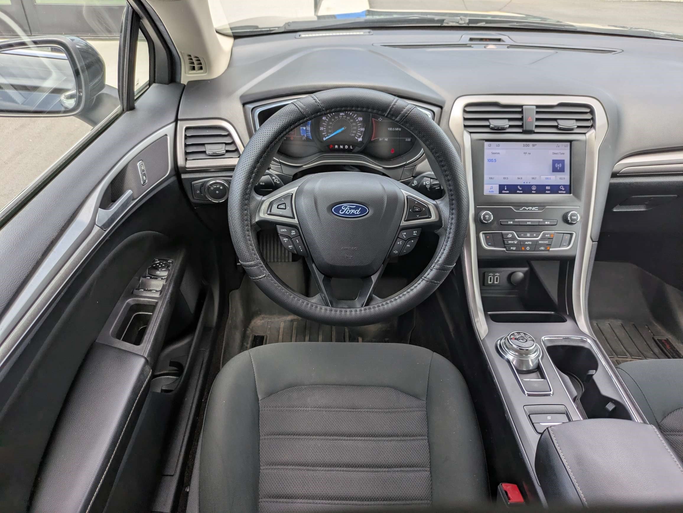 Used 2020 Ford Fusion SE FWD image 22