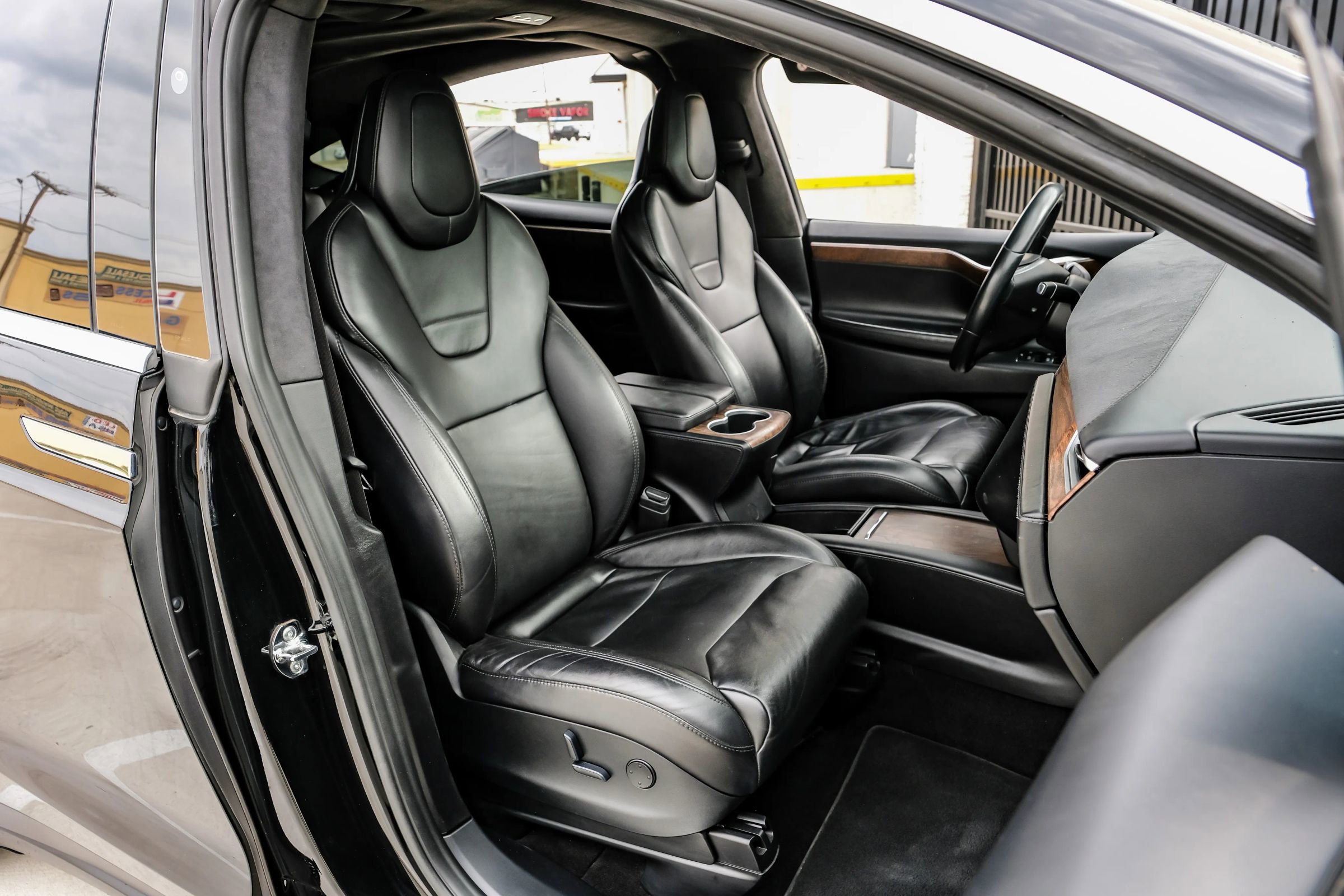 Used 2017 Tesla Model X 90D image 37