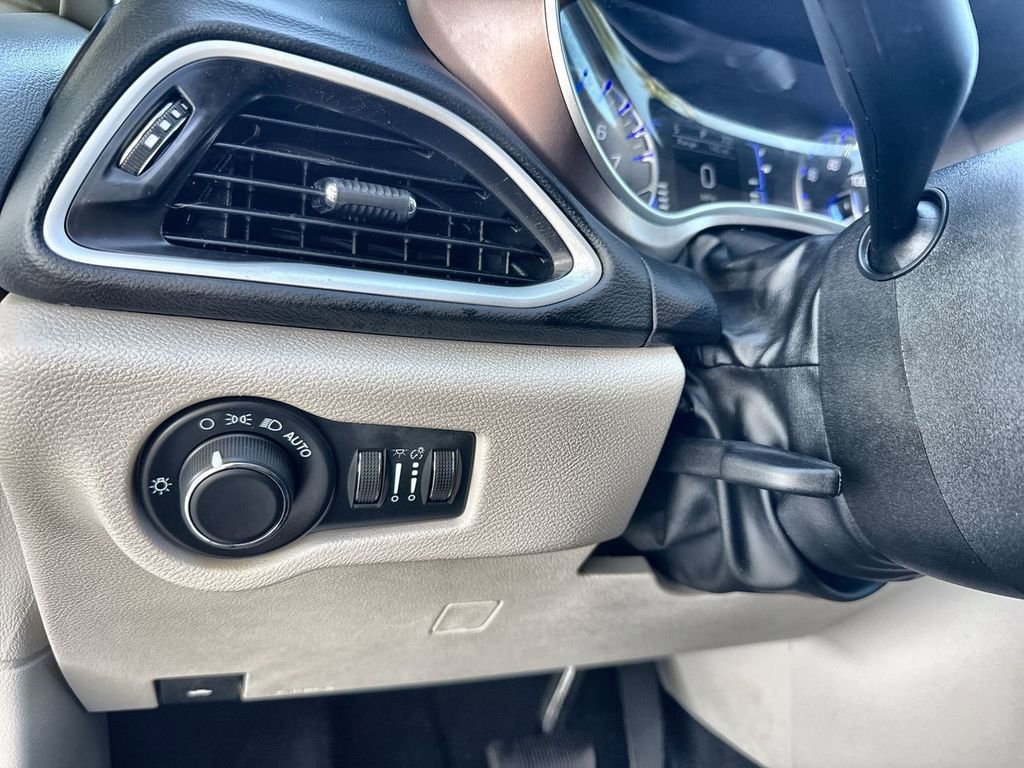 Used 2024 Chrysler Voyager LX FWD image 9