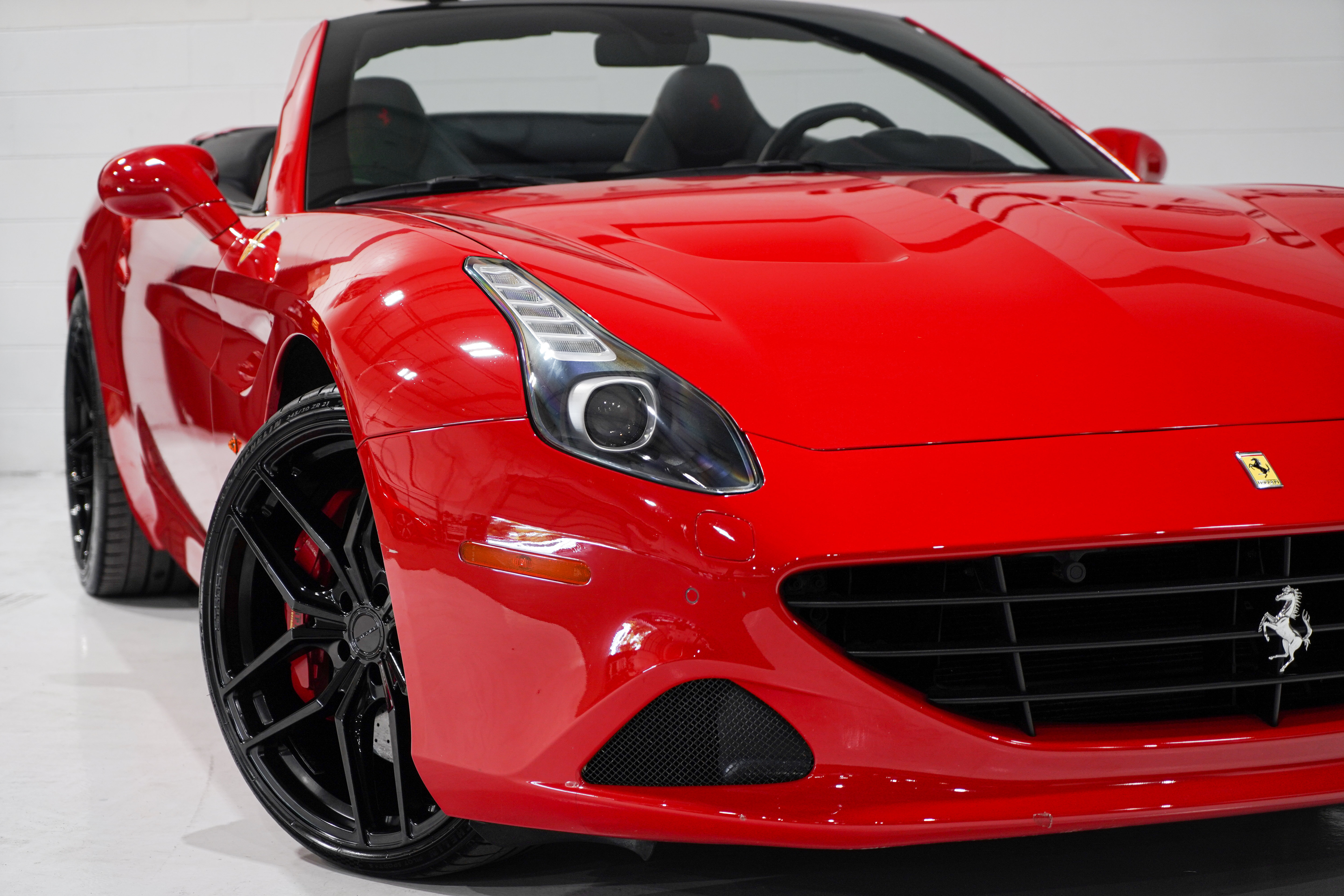 Used 2017 Ferrari California T RWD image 26