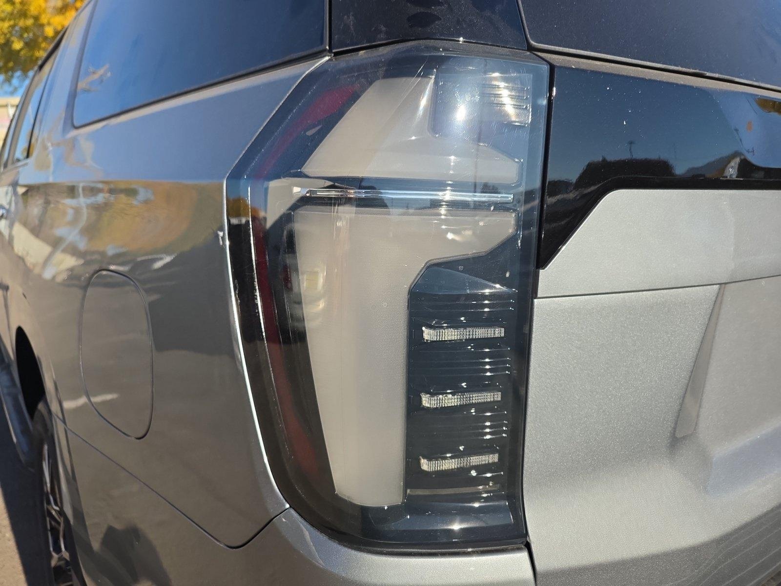 New 2026 Chevrolet Suburban Premier w/ Sun And Tow Package AWD/4WD image 18