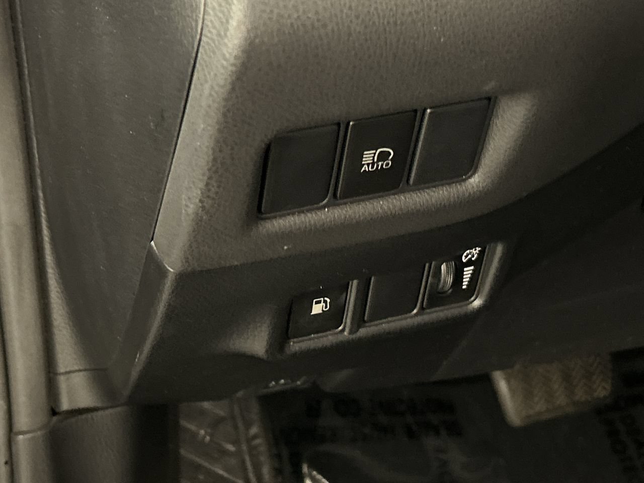 Used 2020 Toyota C-HR LE FWD image 13