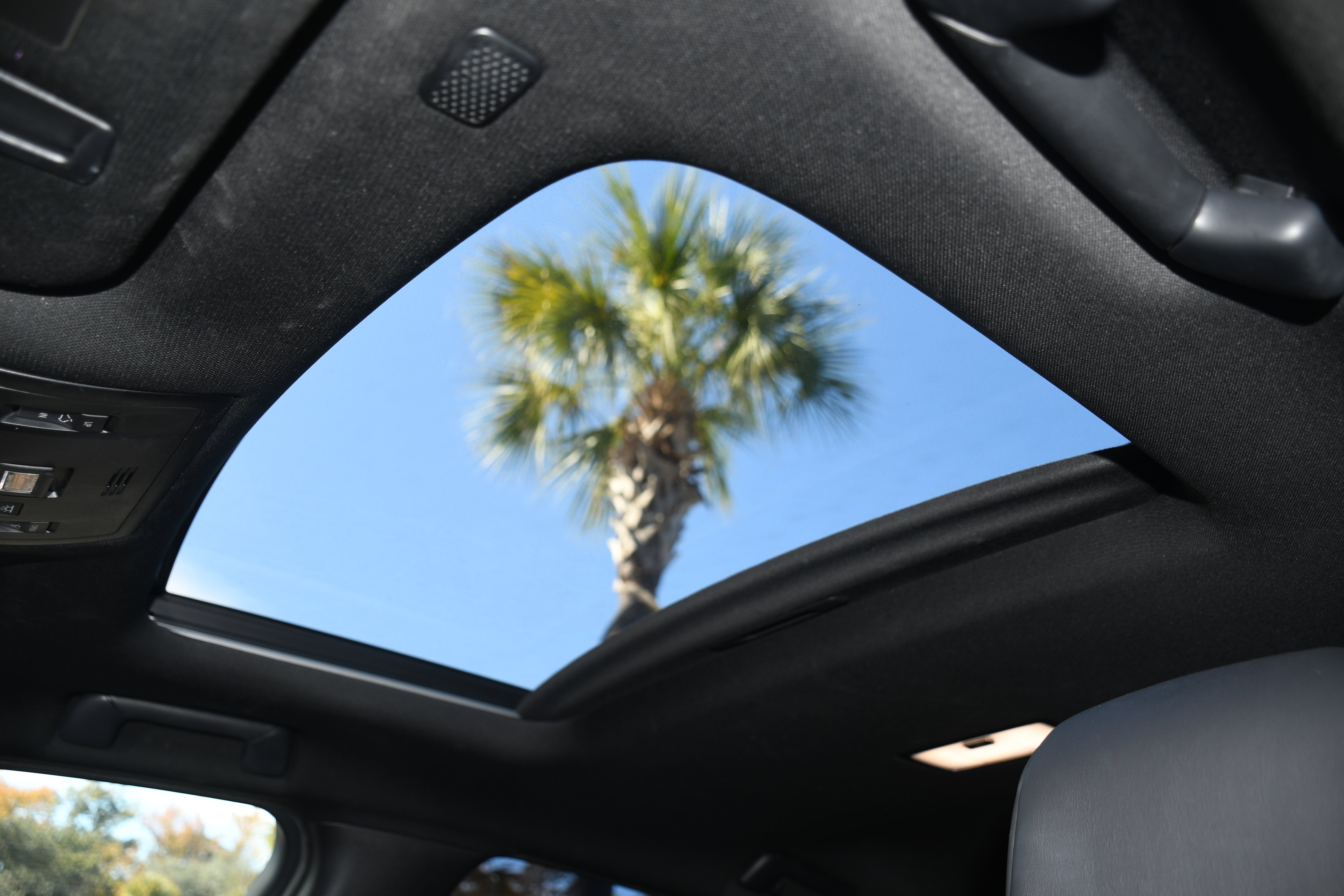 Used 2019 Lexus UX 200 F Sport w/ Premium Package image 7