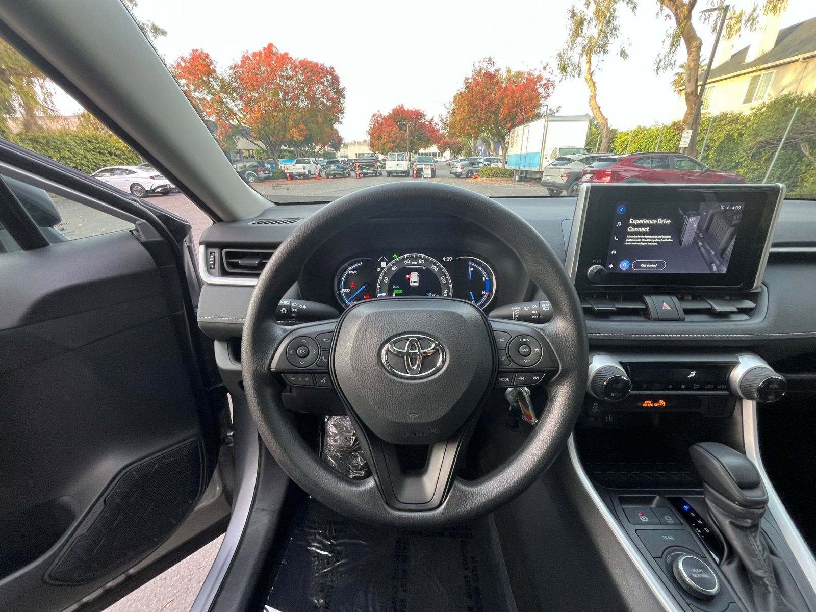 Used 2025 Toyota RAV4 LE image 33