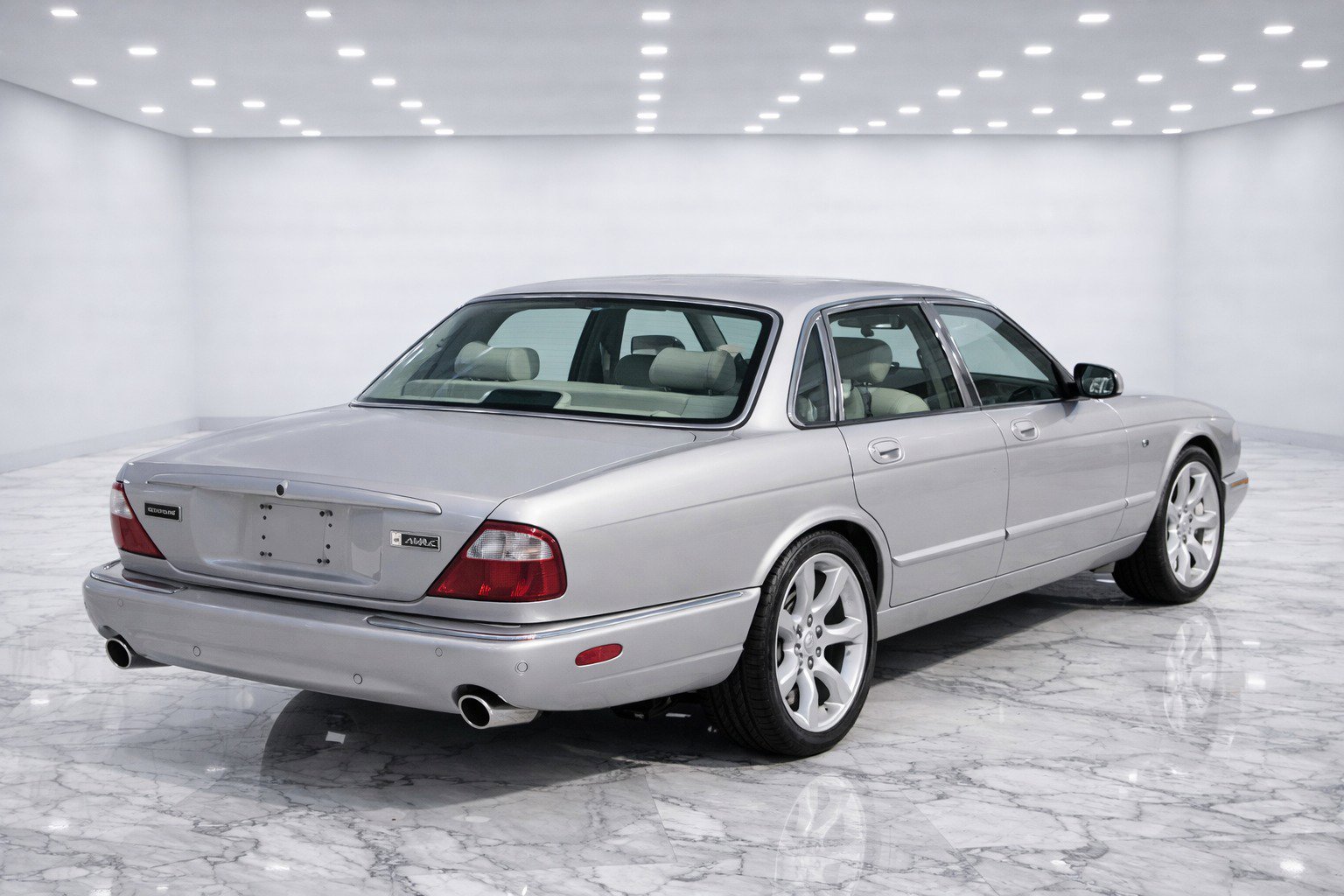 Used 2002 Jaguar XJ8 image 3