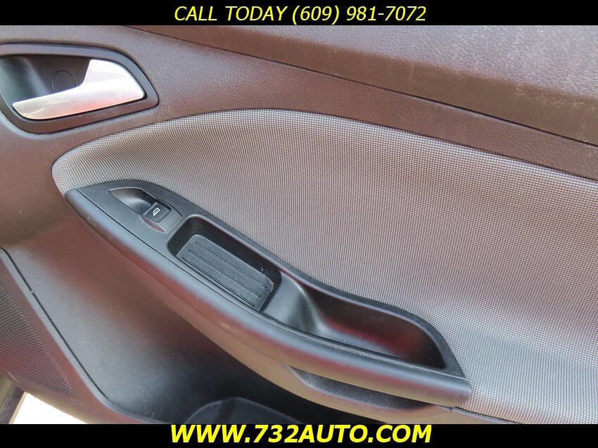 Used 2014 Ford Focus SE FWD image 15