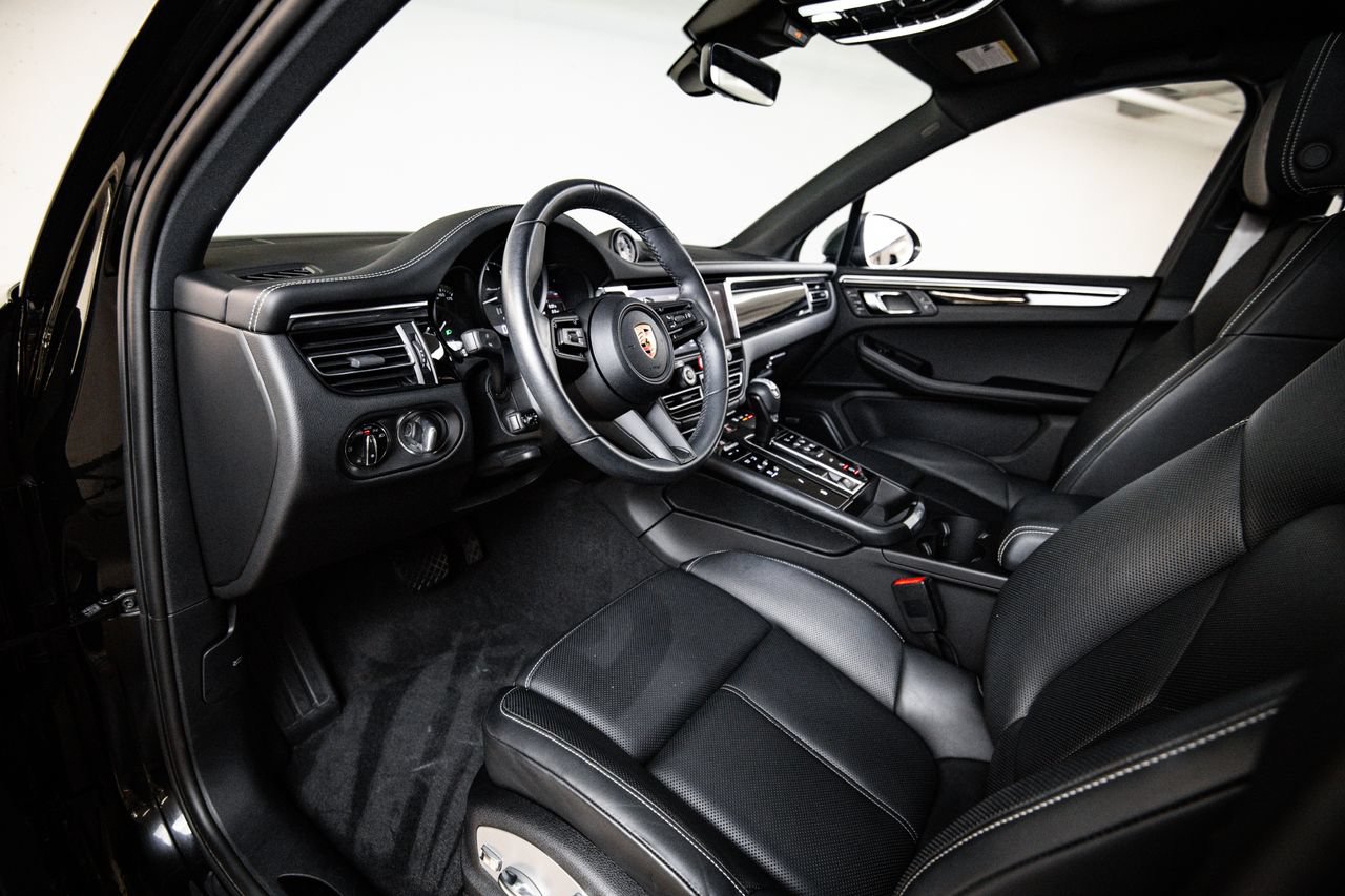 Certified 2023 Porsche Macan Turbo AWD/4WD image 4